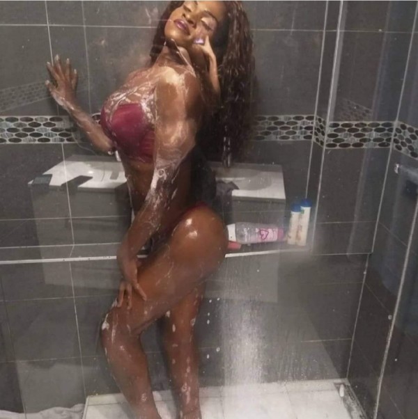 EVA LUNA TRANS la tina fiestera dotada CAMAS
