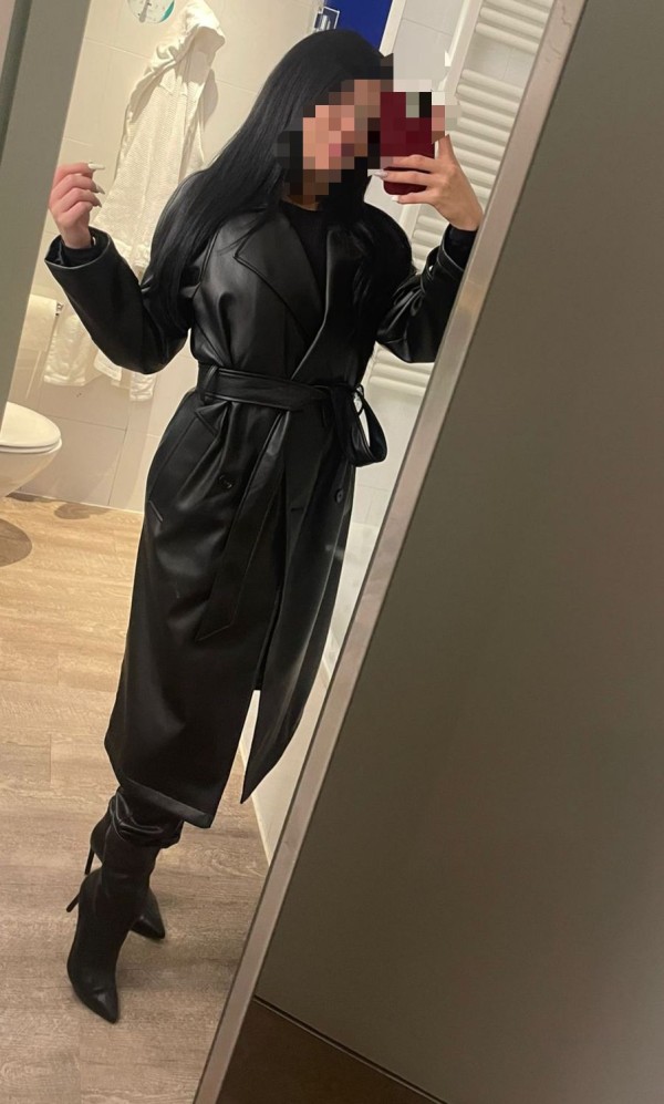 Cloe venezolana cercana y buena energía