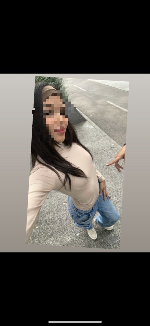 Cloe venezolana cercana y buena energía