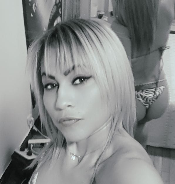 Natalia real hermosa rubia