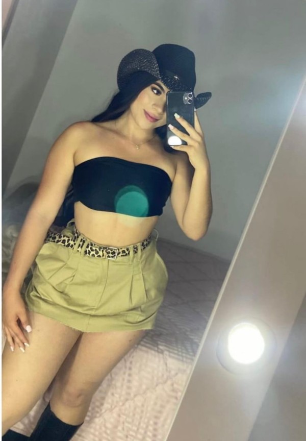 Una auténtica belleza tropical encantadora implica