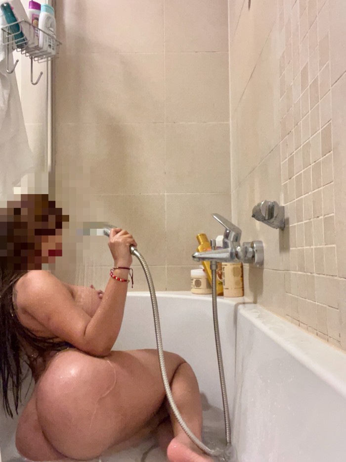 Exótica Morena Venezolana en torre del Mar