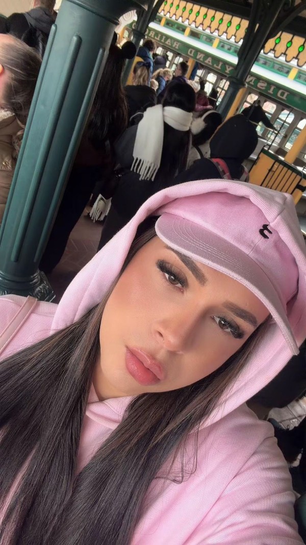 Valeria trans femenina , valencia