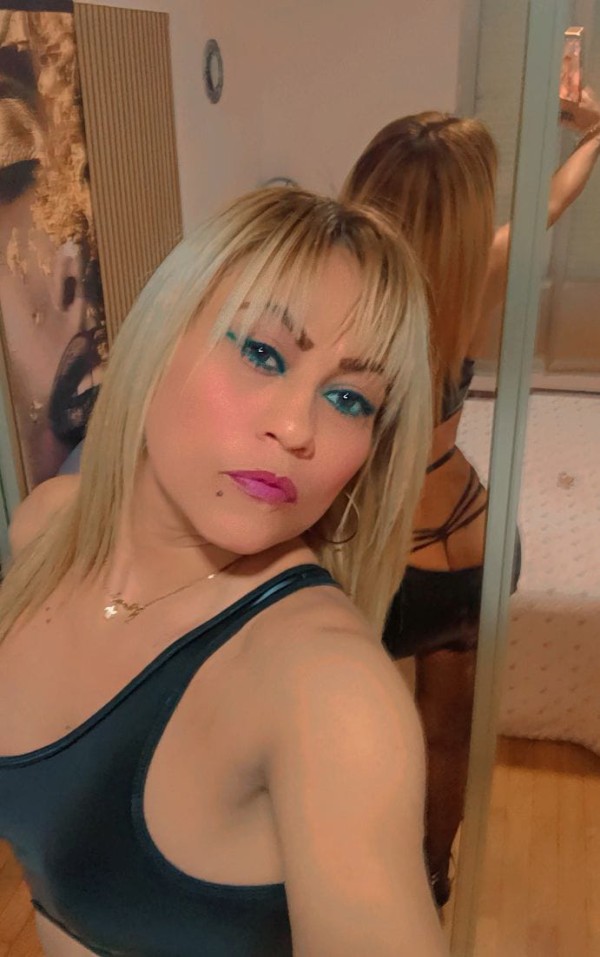 Natalia real hermosa rubia