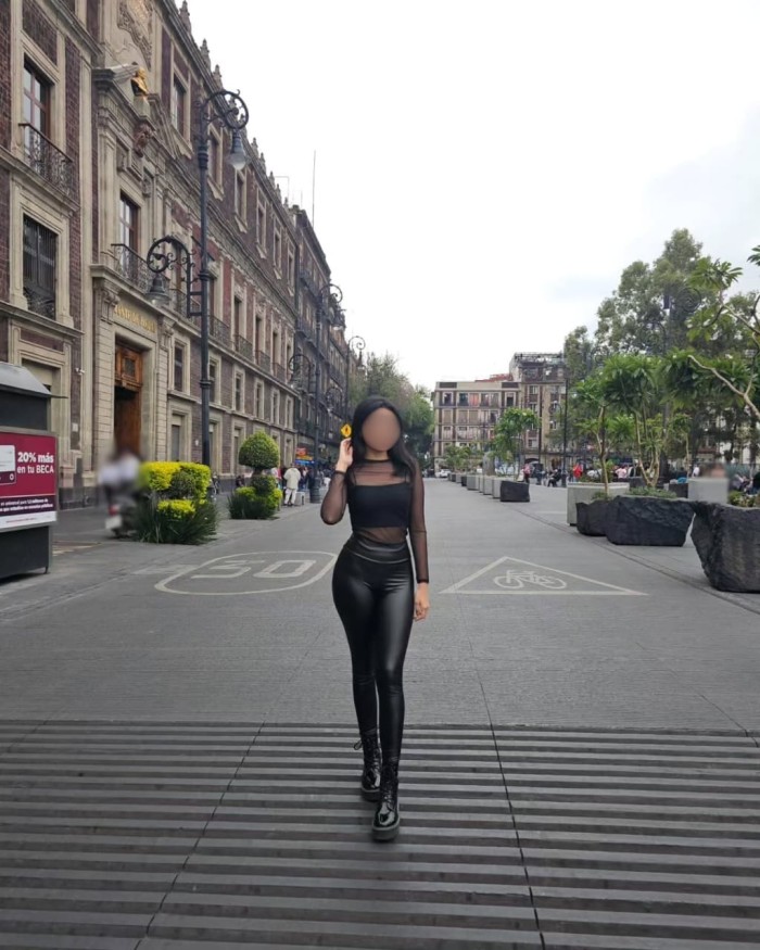 EXOTICA IMPLICADA CARIÑOSA EXTROVERTIDA