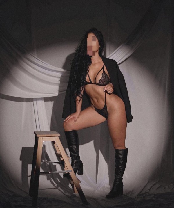 BELLA, ATRACTIVA ARDIENTE 24H – PRIMERA VEZ EN EN PEÑISCOLA