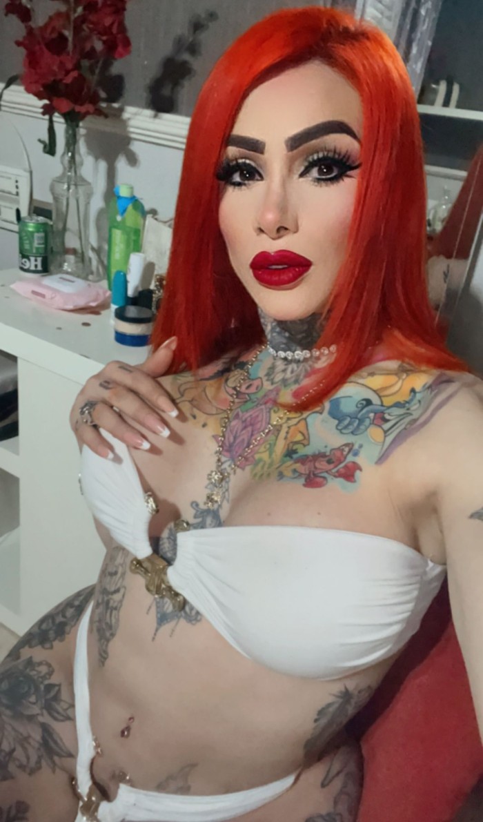 Soy la chica que tu mujer o pareja odia y envidia.