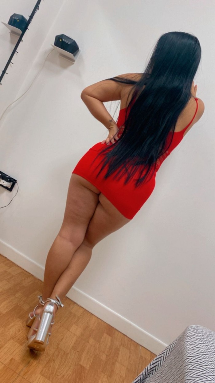 HERMOSA COMPLACIENTE, DESEOSA DE SEXO