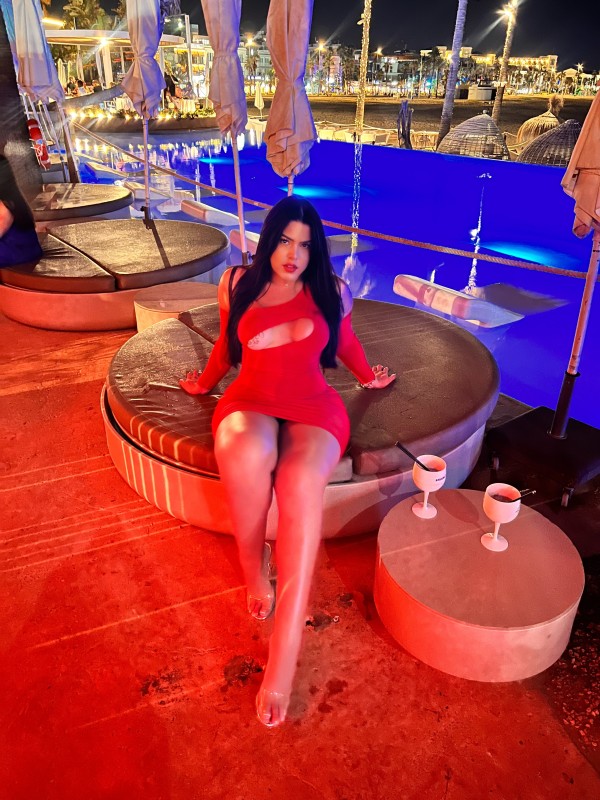 Corte inglés alicante )Chica trans de lujo guapísima y femenina …