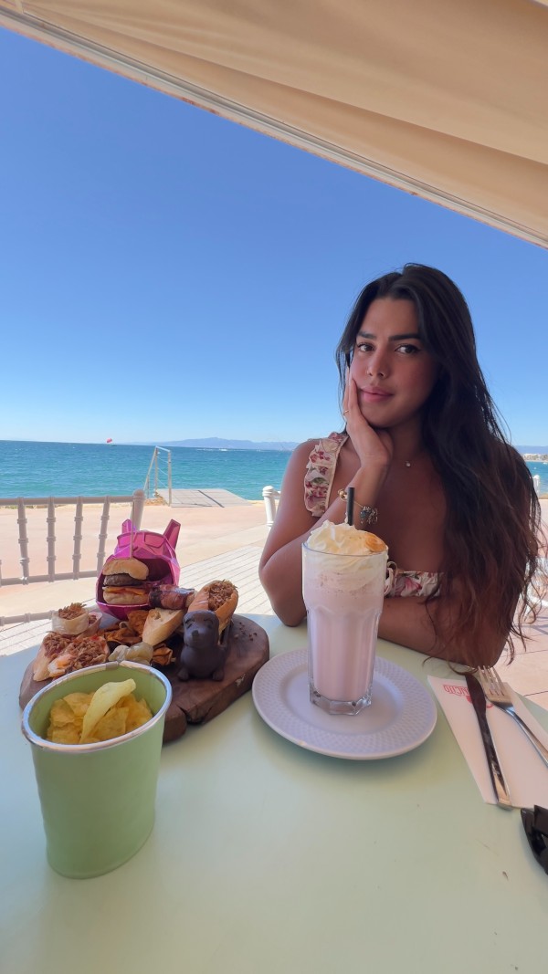 Corte inglés alicante )Chica trans de lujo guapísima y femenina …