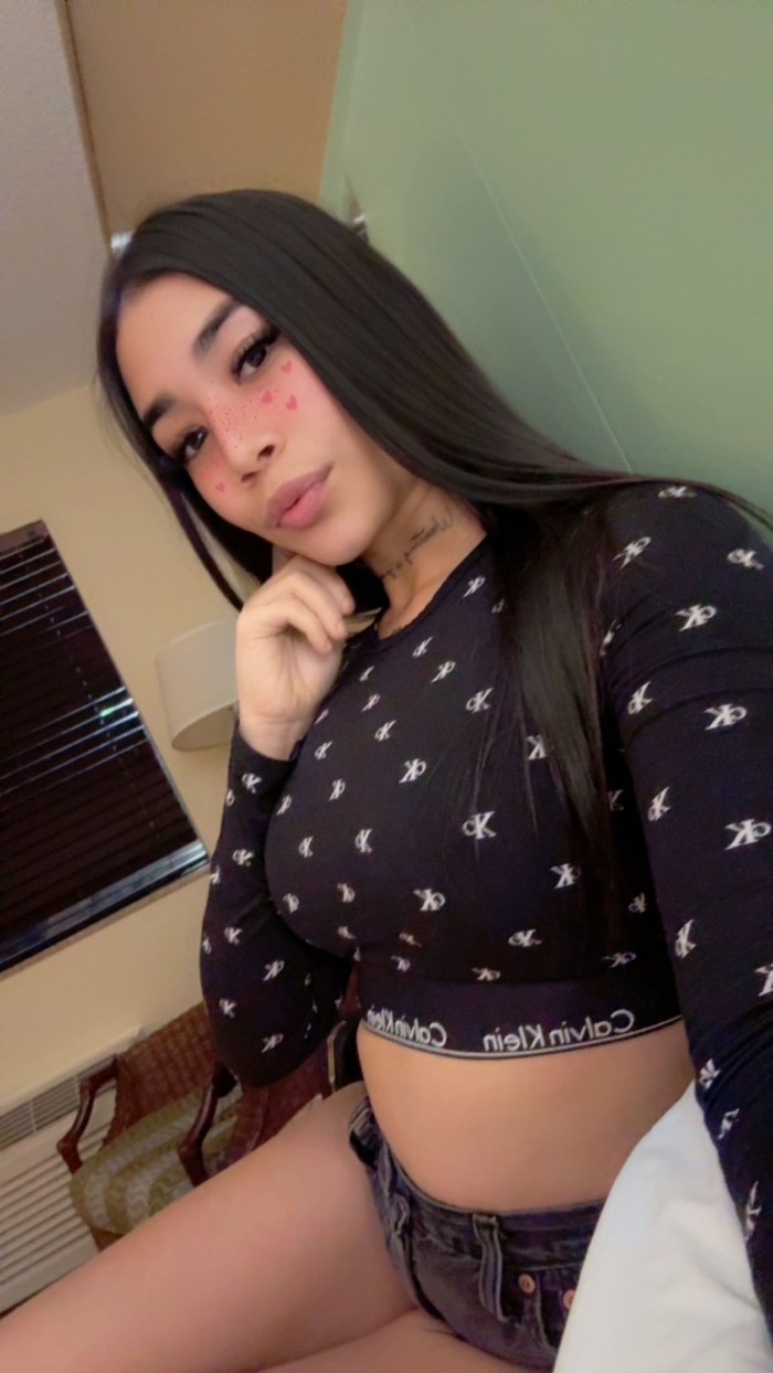 Jovencita muy cachonda con ganas de marcha