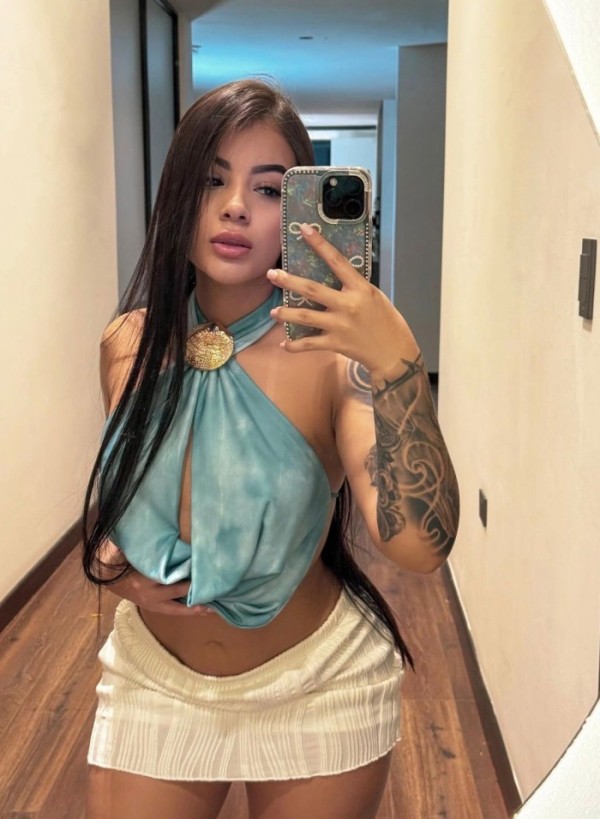 VIOLETA  TRAVIESA Y MUY EXQUISITA