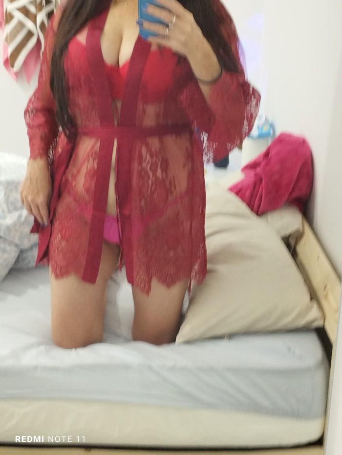 ARDIENTE SENSUAL COMPLACIENTE BUENA AMANTE