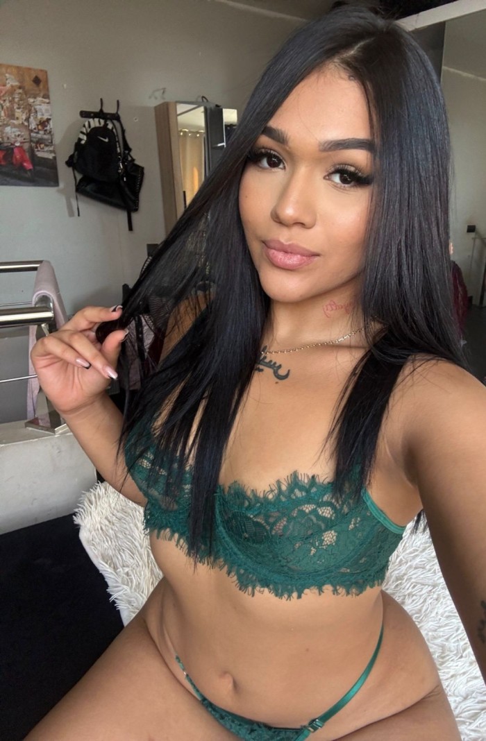 JOVENCITA CACHONDA NUEVA PLAYA LAS AMERICAS