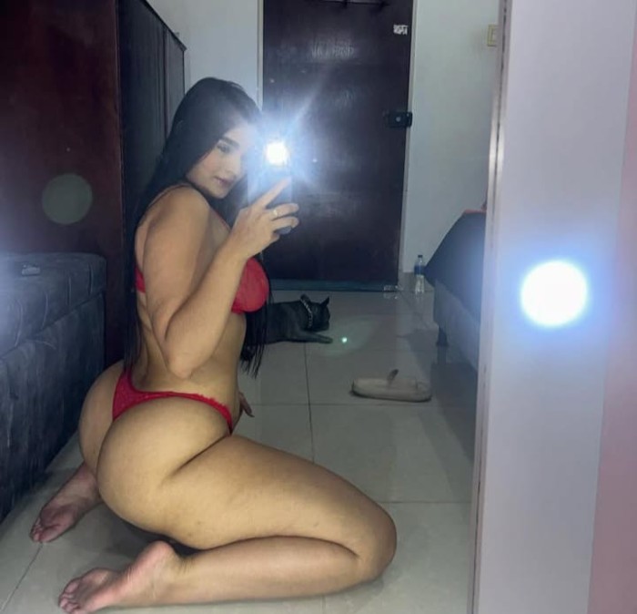 ANNA CON TETAS GRANDES NATURALES