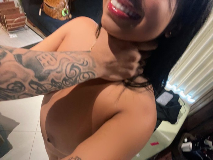 Esmeralda jovencita traviesa fiestera