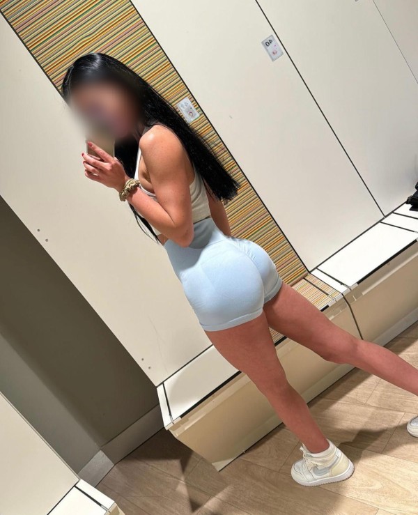 TIERNA Y SEXY Y FIESTERA
