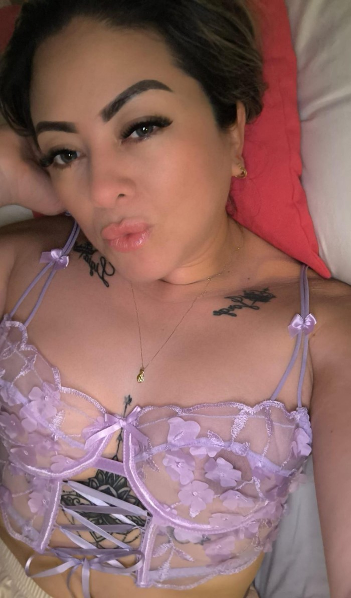 Milf culona quiere complacerte en (vía Julia)