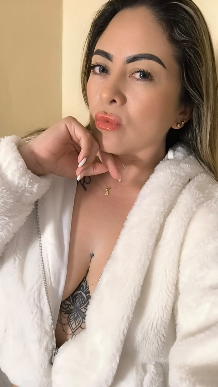 Milf culona quiere complacerte en (vía Julia)