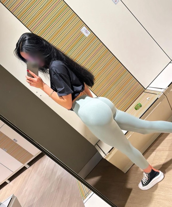 Joven atractiva sexi muy cachonda