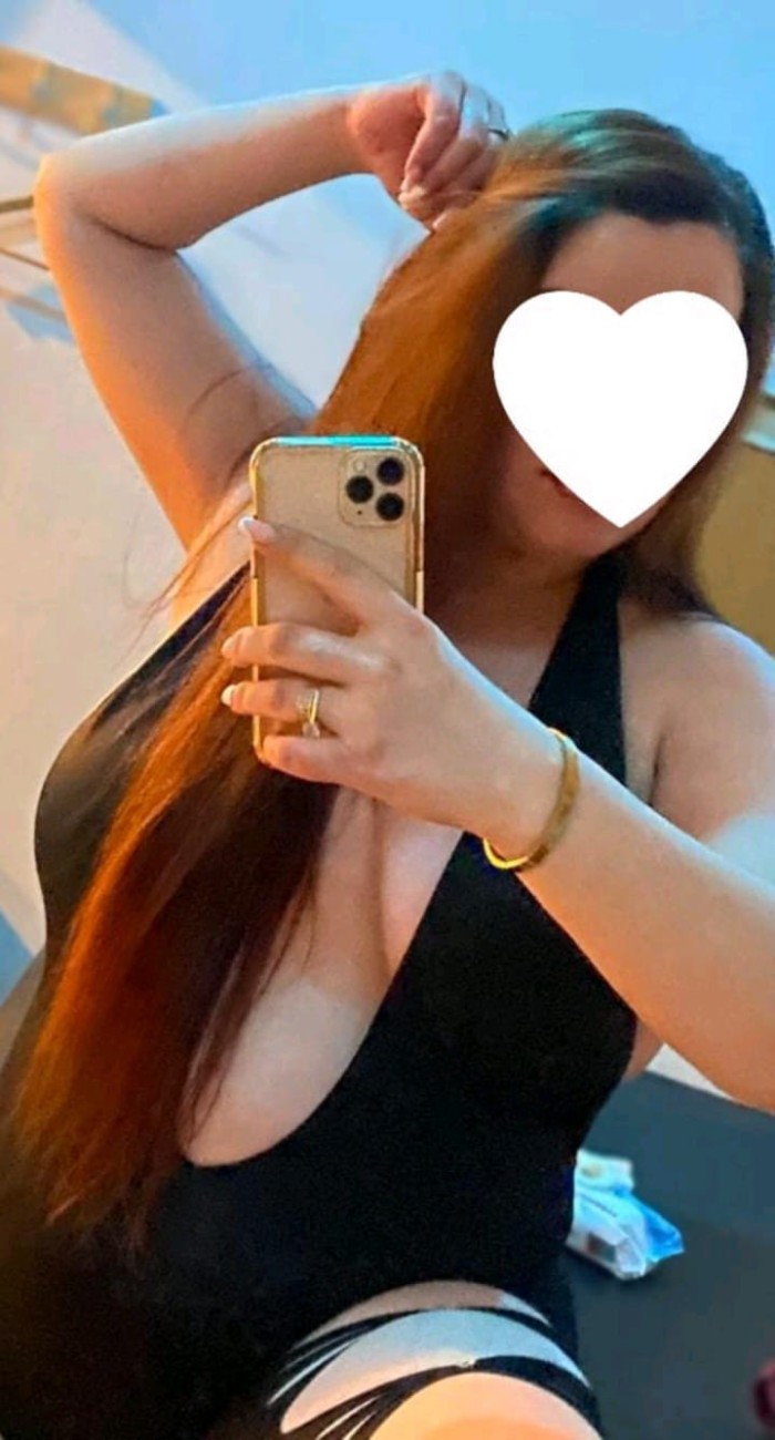 Nuria elegante y muy sexy!