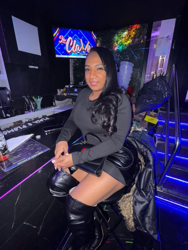 COMEME LA POLLA ESTOY LLENITA DE LECHE SOY VICIOSA Y FIESTERA