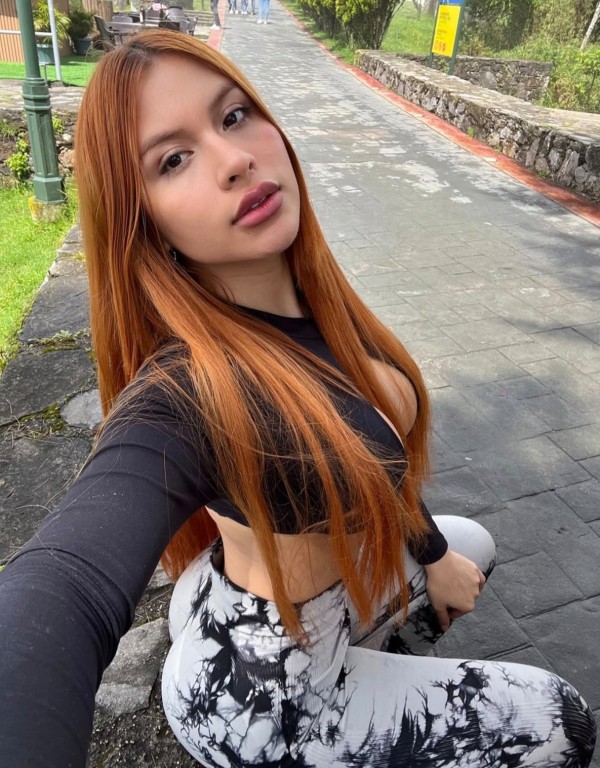 Anita total novedad , implicada, cachonda y complaciente Total Novedad