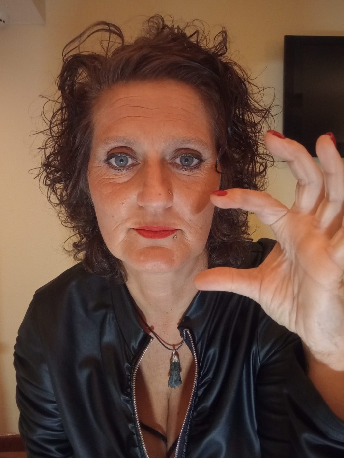 ANTES DE MOLESTAR A UNA MISTRESS LEE BIEN ANUNCIO