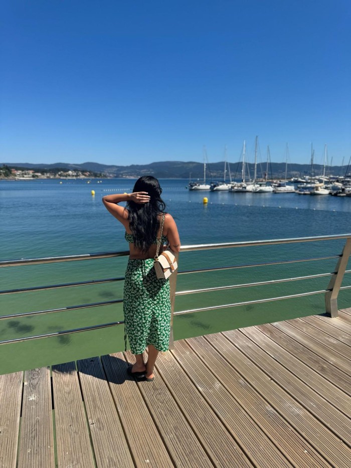 ARDIENTE Y EXHUBERANTE, CANARIA EN TENERIFE SUR