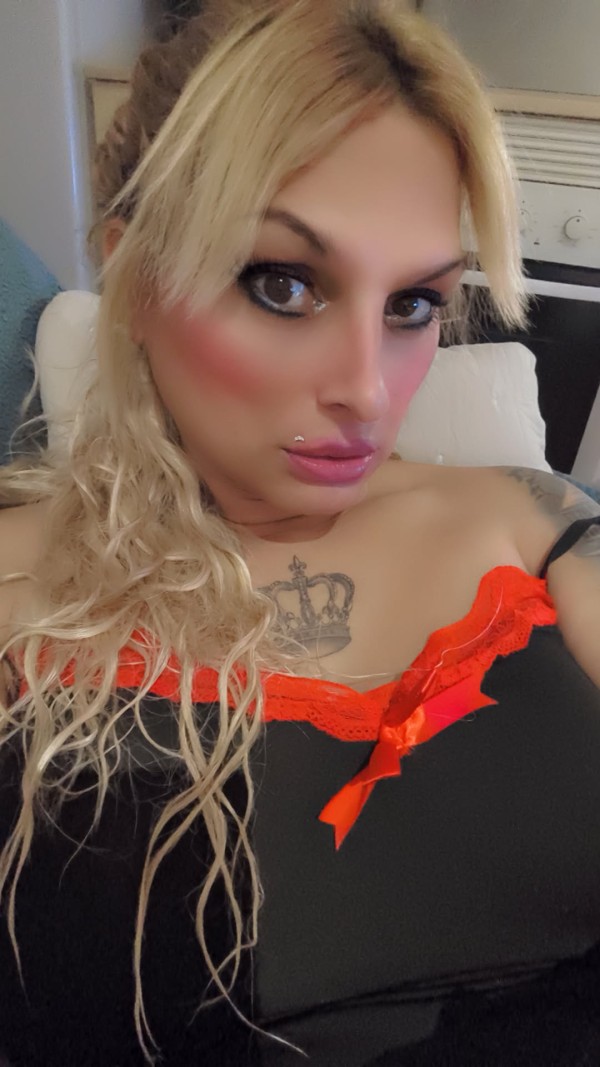 La pequeñita mistress victoria catalana gallega española BDSM ABDL sexo