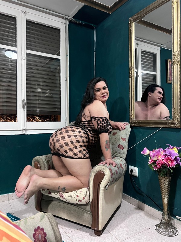 MUJER TRANS CURVY ALEGRE Y APASIONADA 24 H.