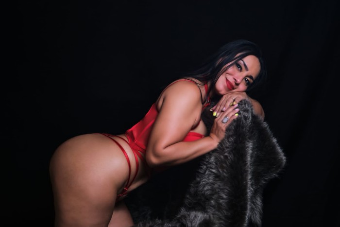 MADURITA, SEXY Y CARIÑOSA