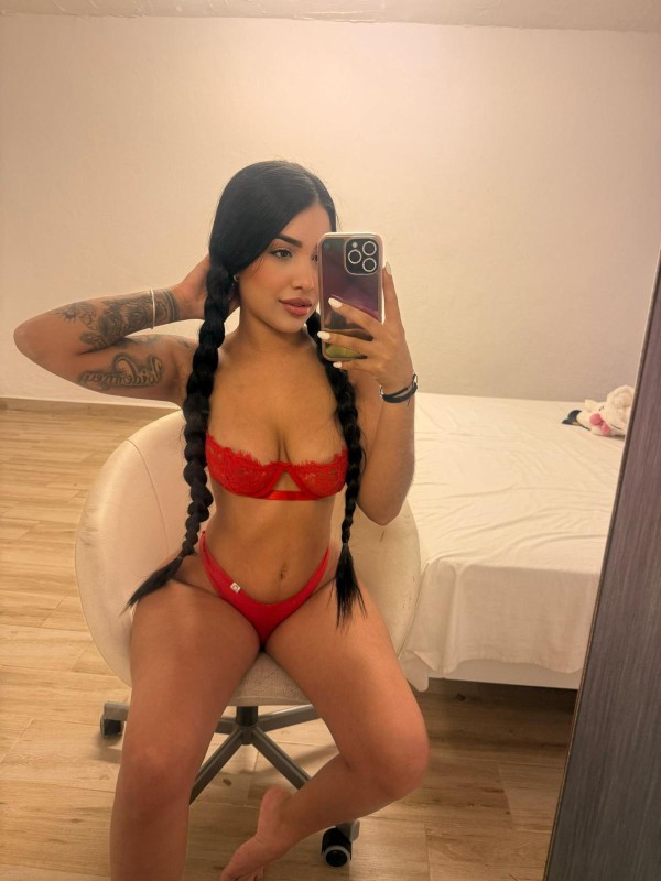 ¡EXÓTICA LATINA BIEN ESTRECHITA! ¡FIESTERA A TOPE!