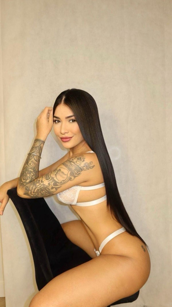 ¡EXÓTICA LATINA BIEN ESTRECHITA! ¡FIESTERA A TOPE!