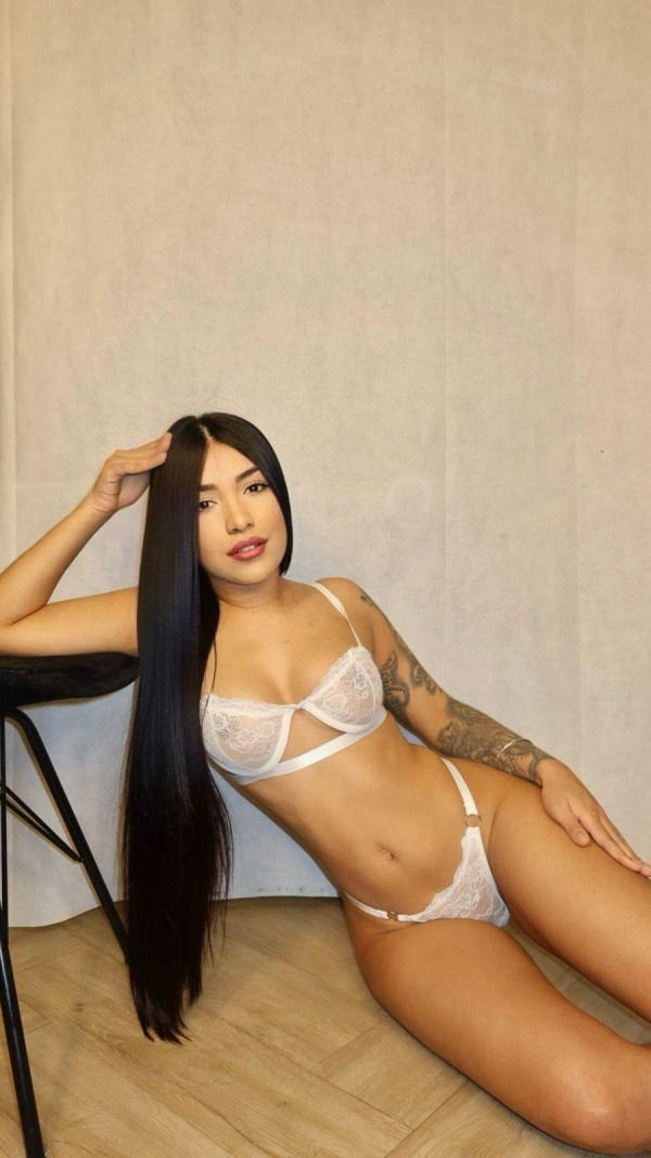 ¡EXÓTICA LATINA BIEN ESTRECHITA! ¡FIESTERA A TOPE!