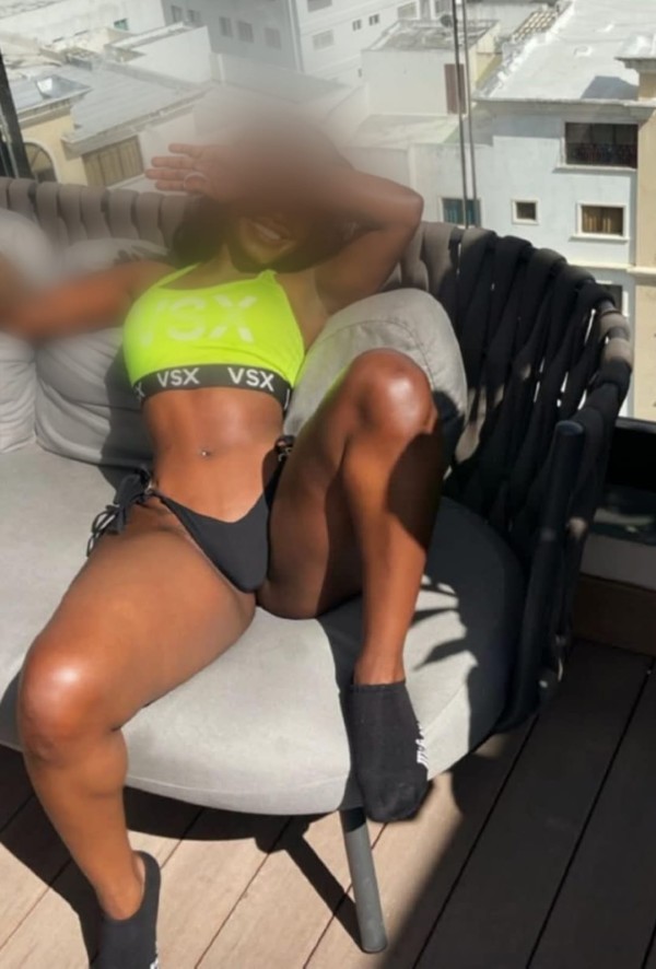 HERMOSA MUJER CULONA TETONA FIESTERA MUY COMPLACIENTE NOVEDAD MUCHO GRIEGO