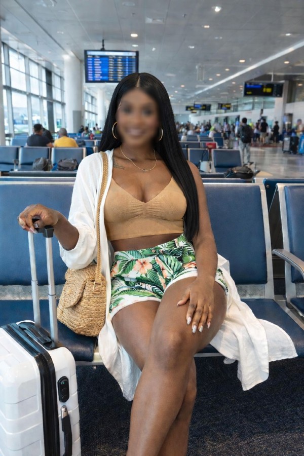 ZARA  FIESTERA  BESOS CON LENGUA