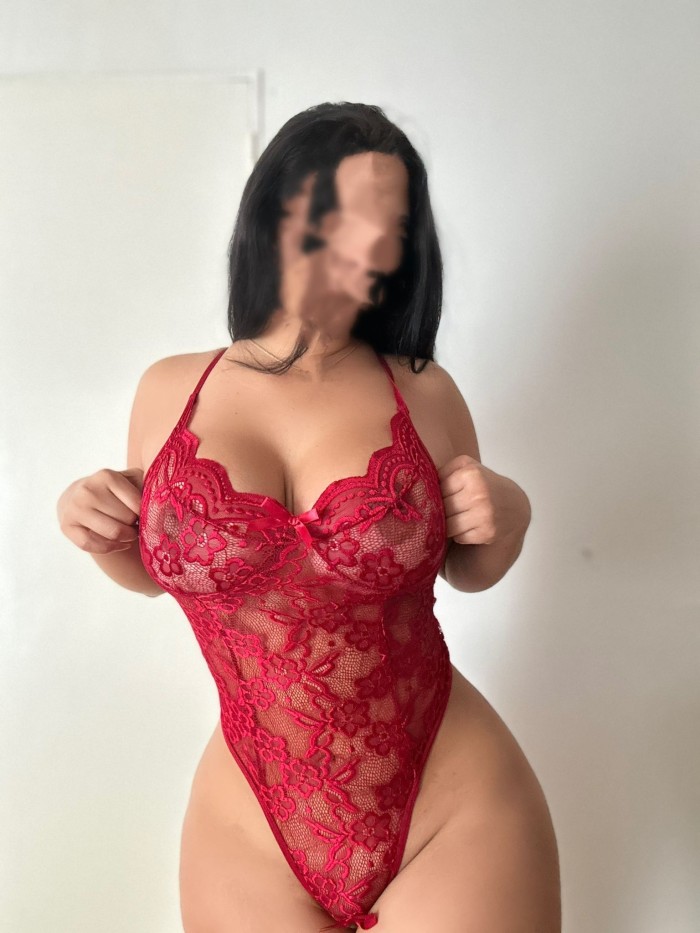 SENSUAL VENEZOLANA CURVILINEA EN NUEVA ANDALUCÍA