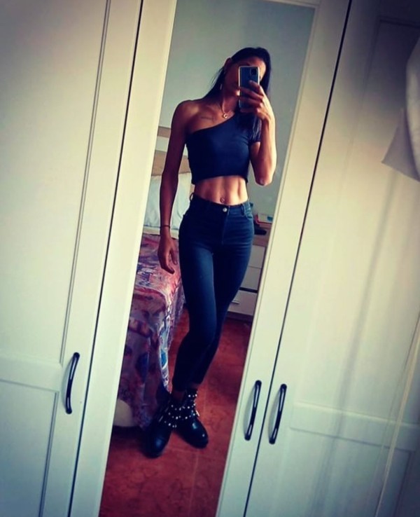 ADARA, JOVEN DELGADITA GUAPÍSIMA DE 24 AÑOS