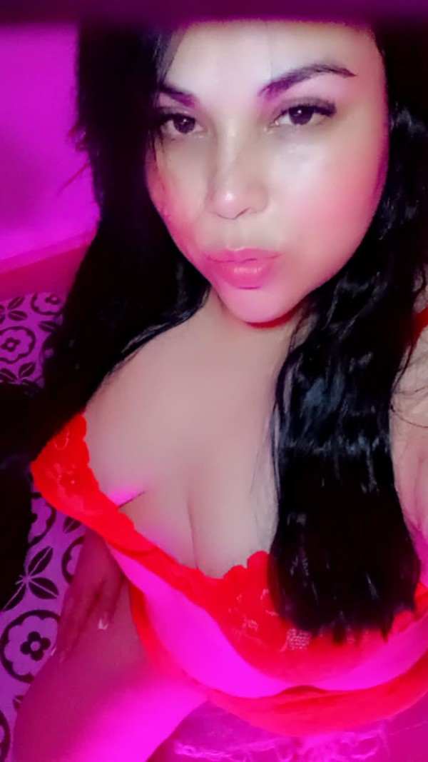 Besos con lengua, morreos, curvy putita, Vilafranca del Penedés