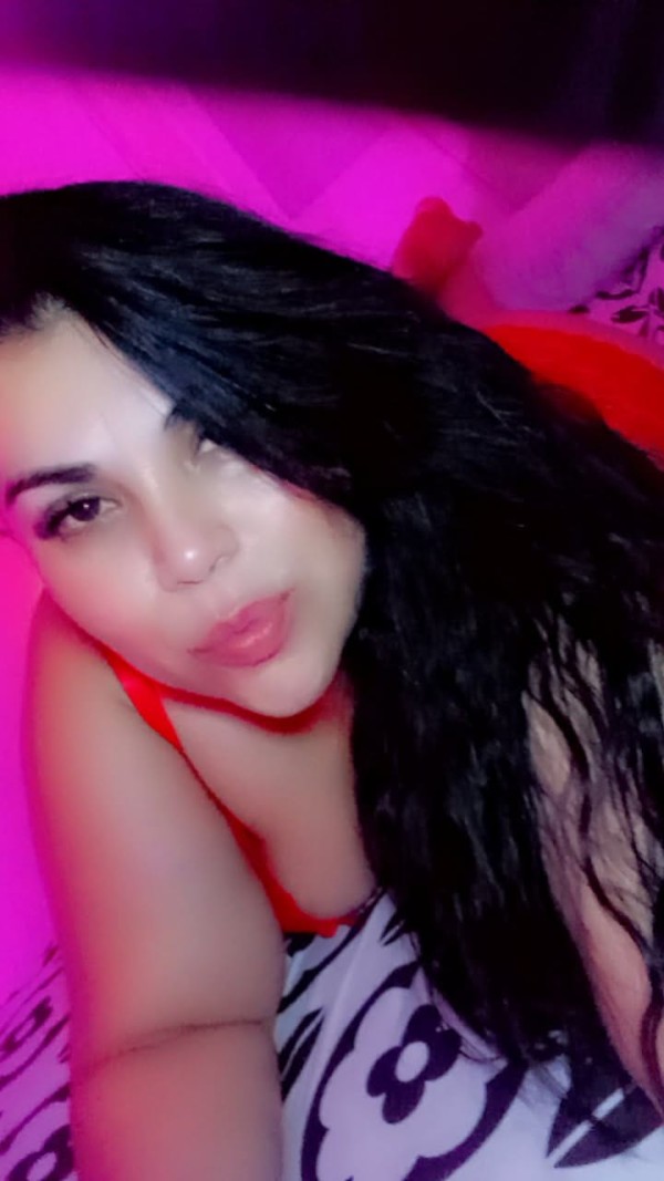 Besos con lengua, morreos, curvy putita, Vilafranca del Penedés