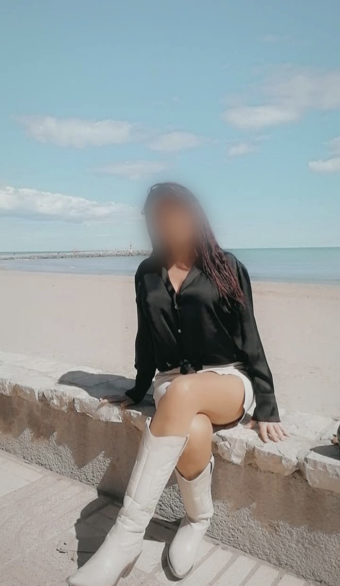 Carla, morenaza española increible por Vinaroz