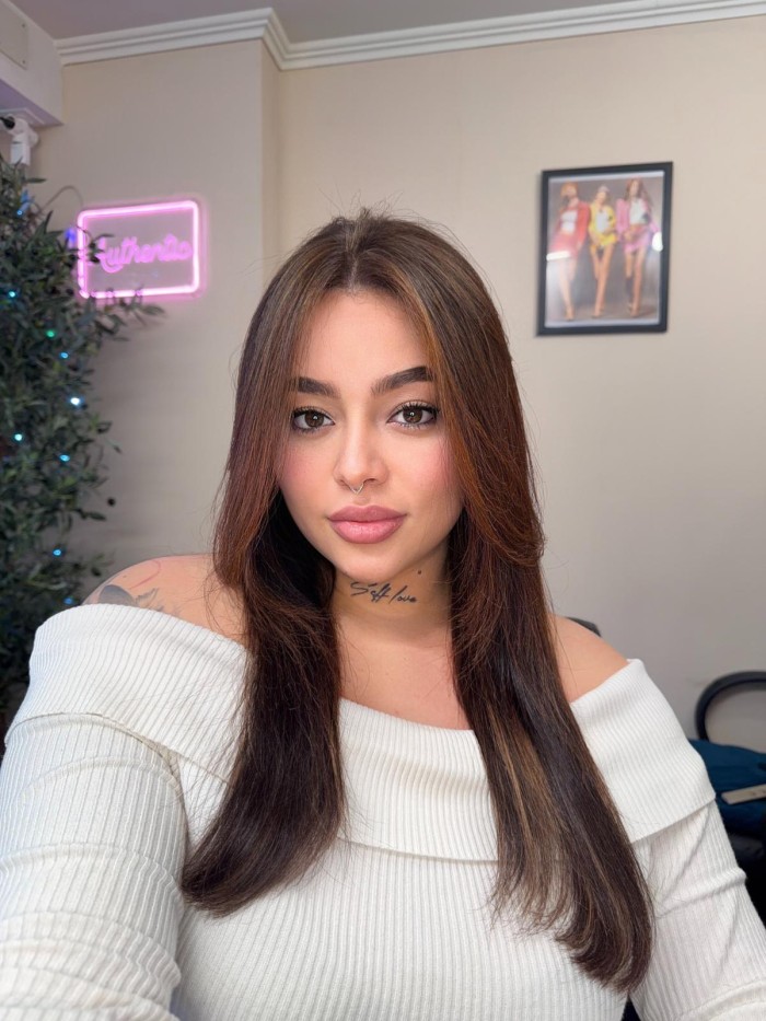 SALOME CHICA ARDIENTE JUGUETONA COMPLACIENTE EN CORUÑA