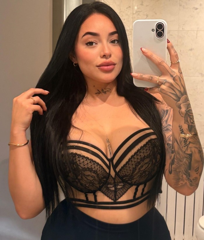 SALOME CHICA ARDIENTE JUGUETONA COMPLACIENTE EN CORUÑA