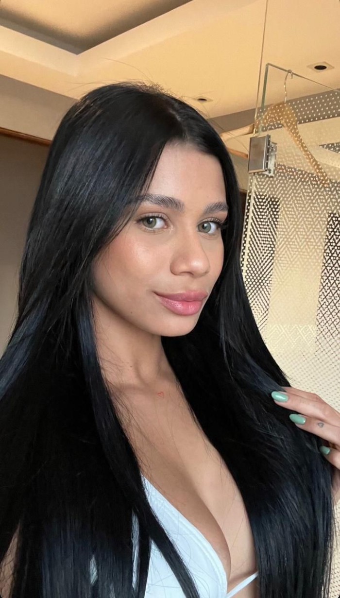 EN MALAGA SENSUAL ARDIENTE FIESTERA MORENAZA