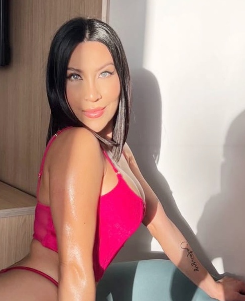 SARA GUAPISIMA OJITOS CLAROS