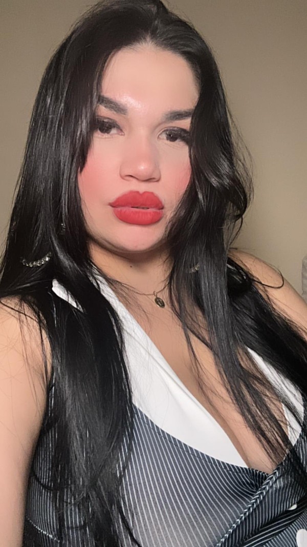 JOVEN, BELLA Y EXPLOSIVA MORENAZA Fiestera