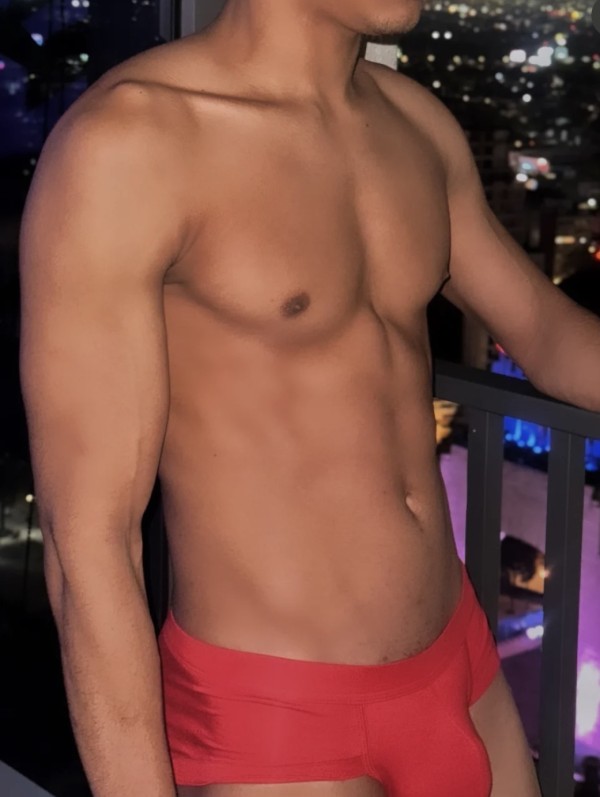 Chico colombiano DOTADO EN TORREMOLINOS