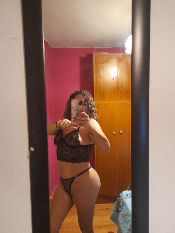 Rubia colombiana nalgona