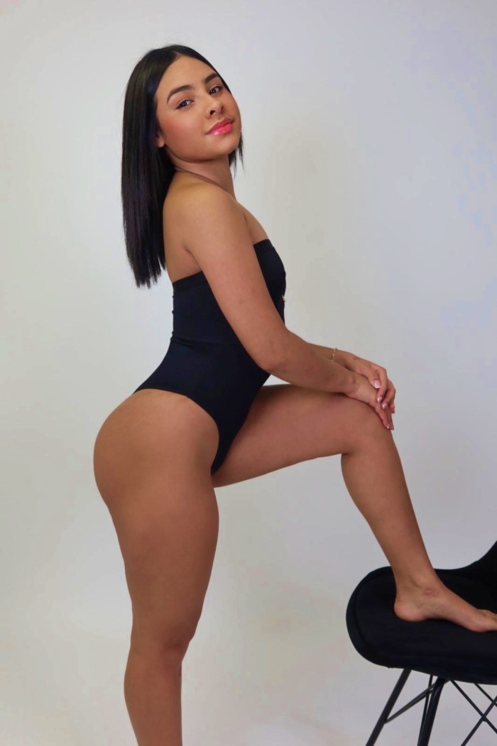 ATREVIDA JOVENCITA EN BARCELONA LLAMAME